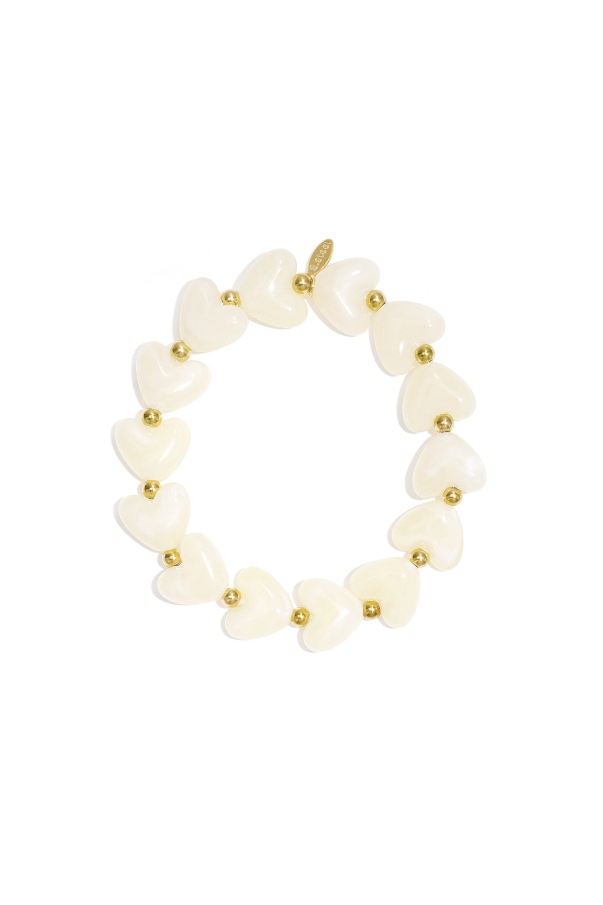 Kralenarmband met hartjes in het wit