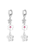 Oorbellen met bloemen hangers en roze details in zilver