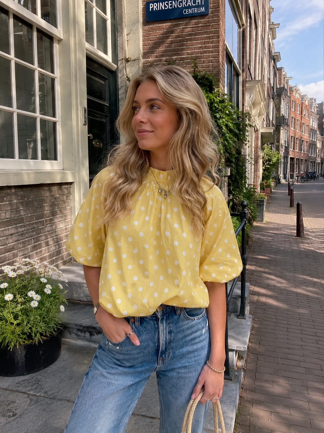 Blouse met polka dot stippen in een gele kleur met wit 