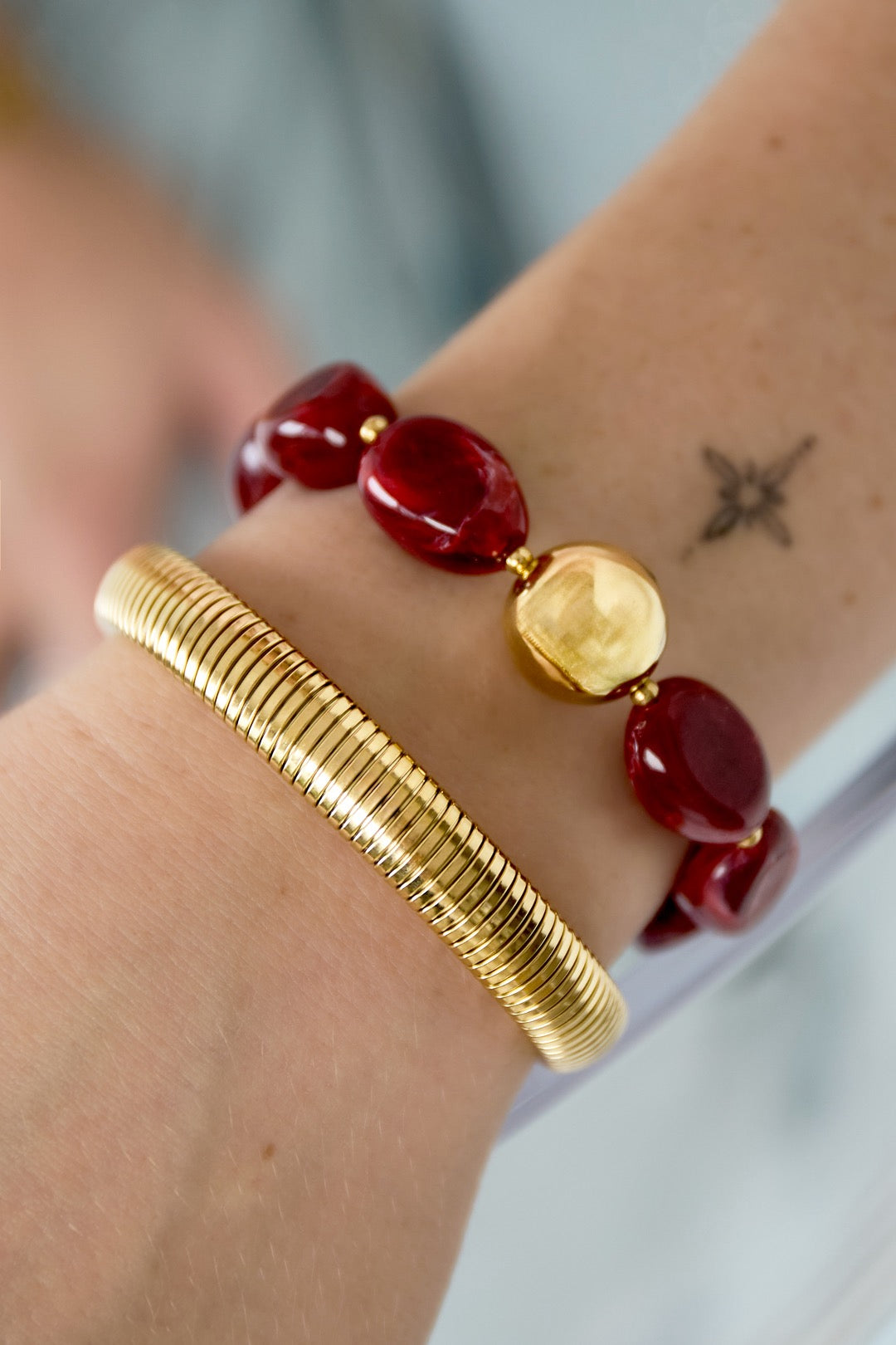 Statement bangle armband met stretch in gouden kleur van 15 mm