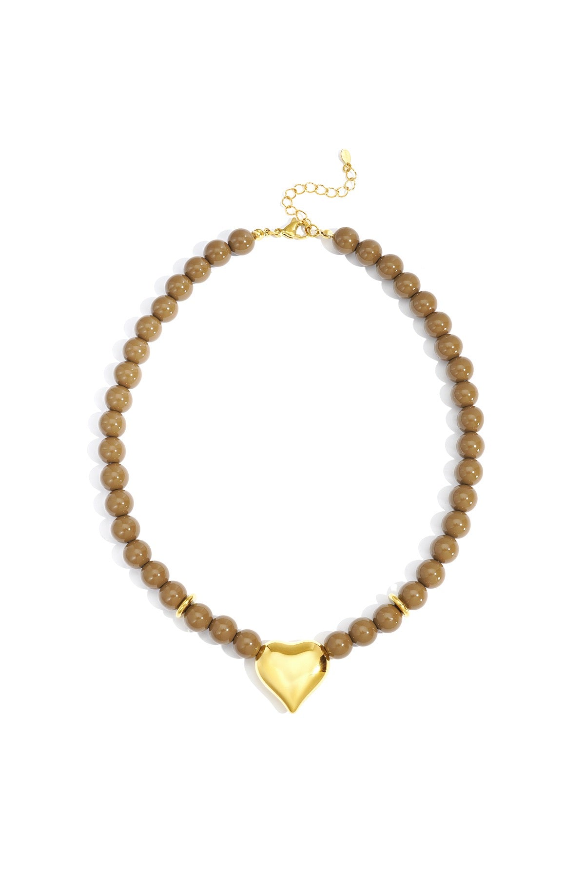 Kralenketting met kleine bruine kralen en gouden hart bedel