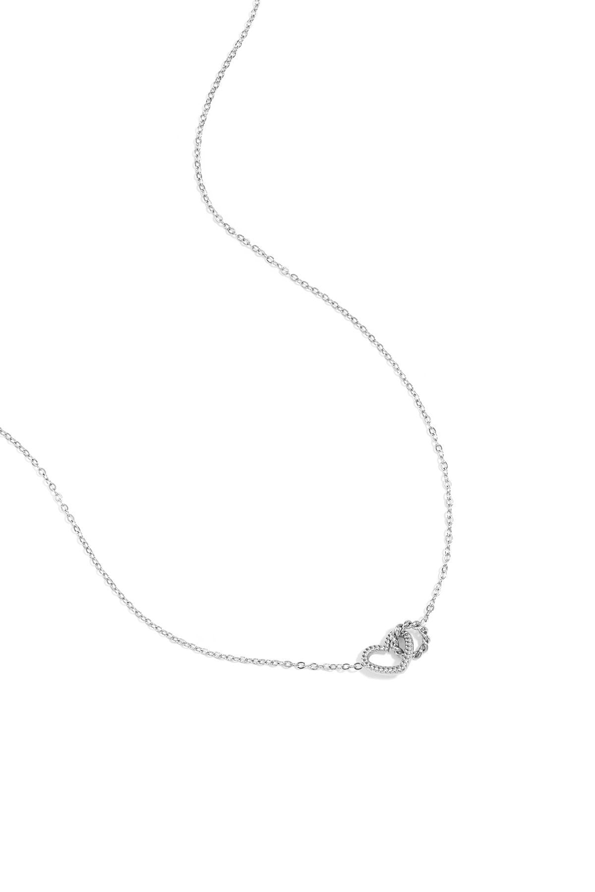 Ketting met hartje en cirkel in het zilver