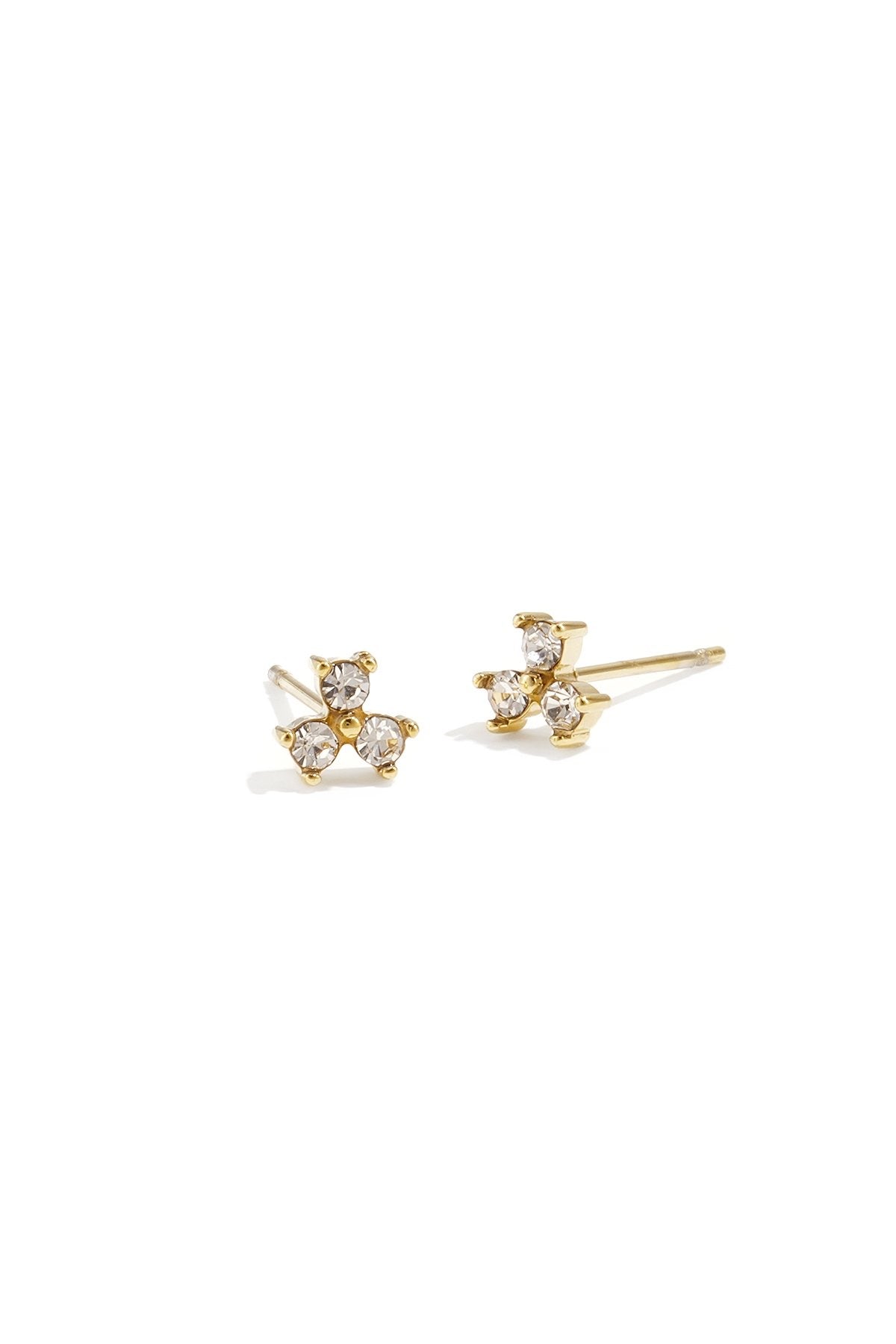 Stud oorbellen met drie diamanten steentjes in het goud