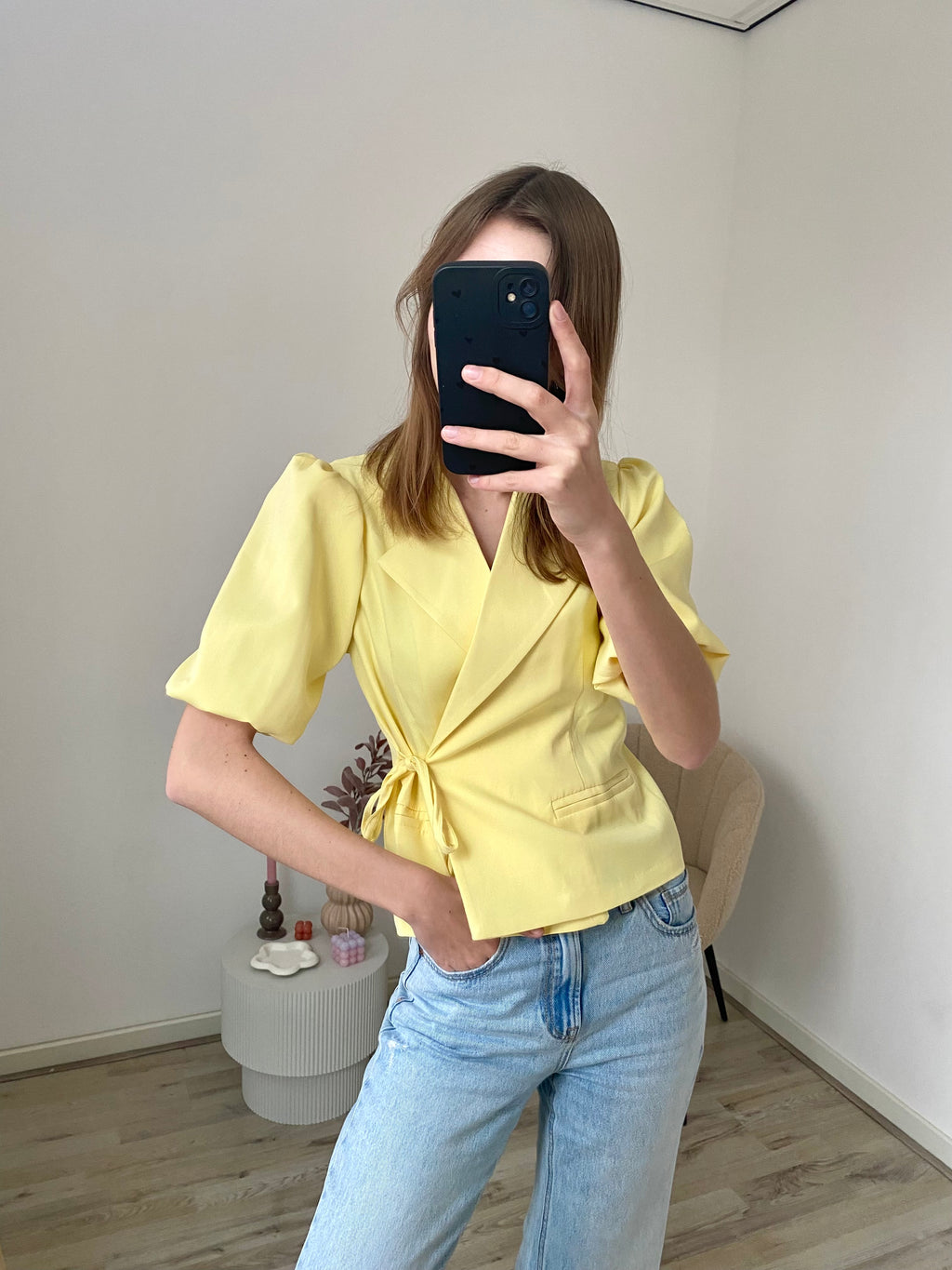 Blazer met overslag en korte pofmouw in gele kleur