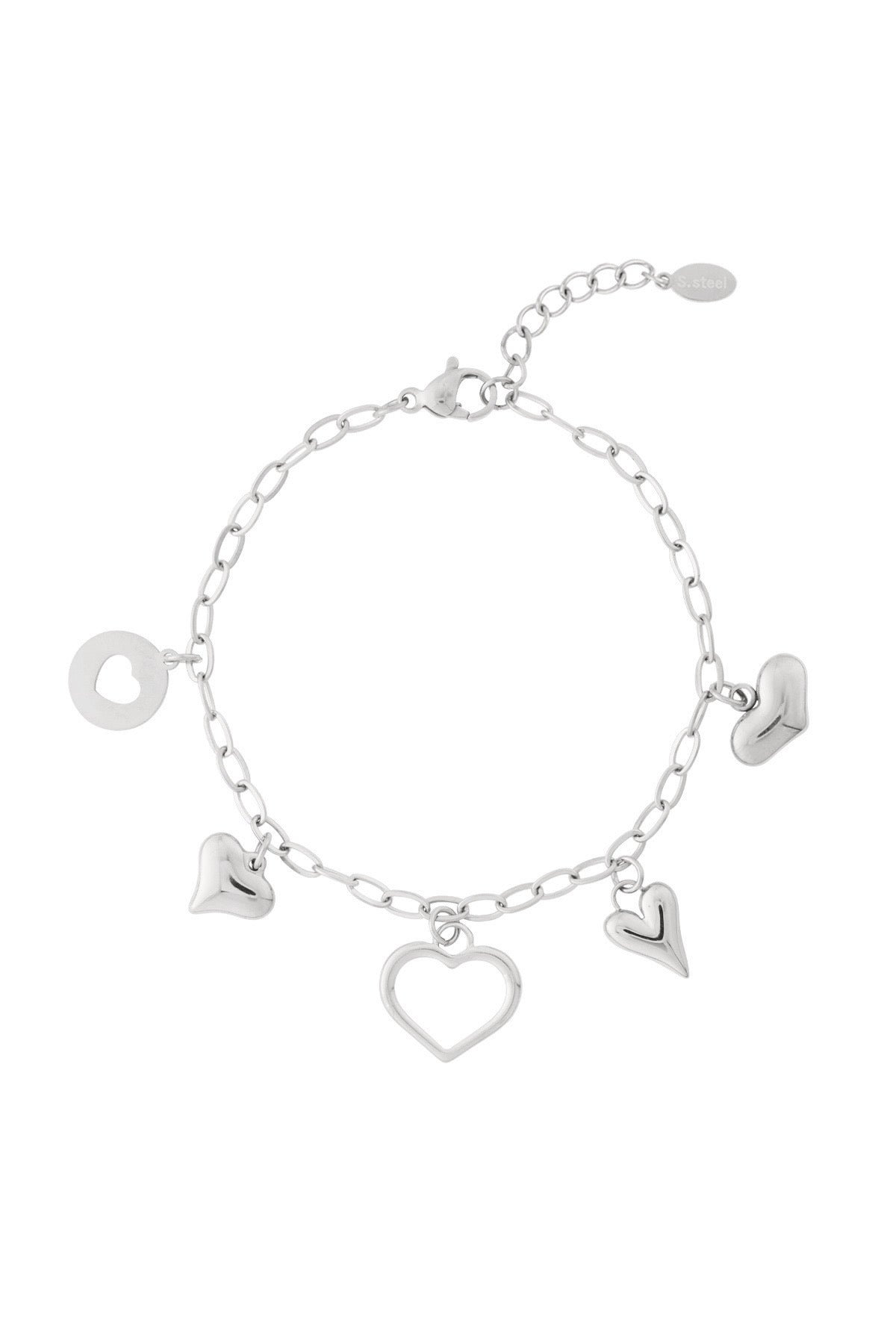 Armband met fijne schakels en verschillende hartjes bedels zilver