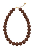 Kralenketting met grote bruine kralen en gouden sluiting