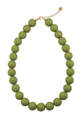 Kralenketting met grote donkergroene kralen en gouden sluiting