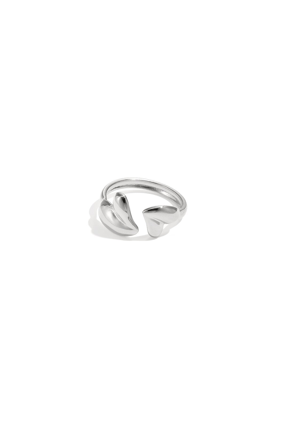 Opvallende ring met twee hartjes in het zilver