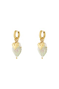 Oorbellen met glazen hartjes hangers en lieve gouden bedels